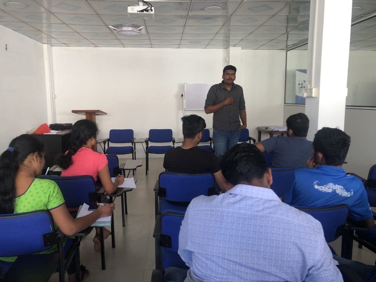 All technology startups in Sri Lanka are requested to register at Startupsl.lk